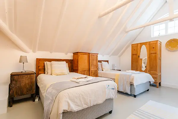 twin bedroom